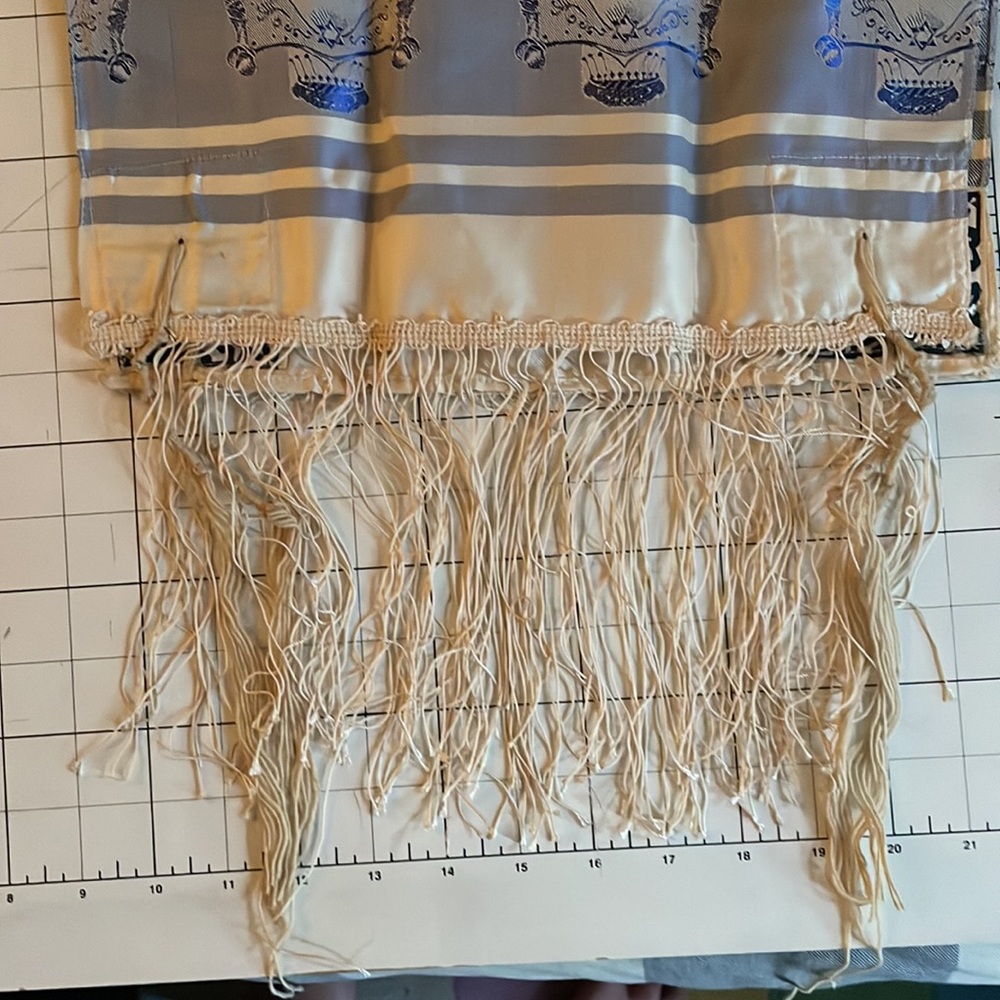 Antique Hebrew Tallit and bag - Picture 4 of 8